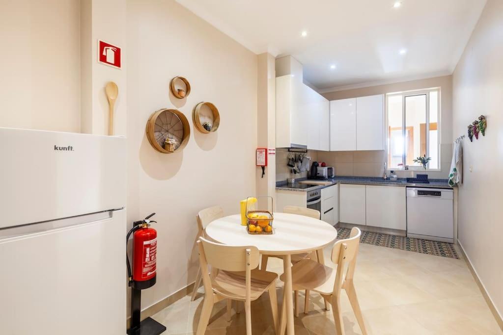 Charming 120m² In Historic Center Apartment *
